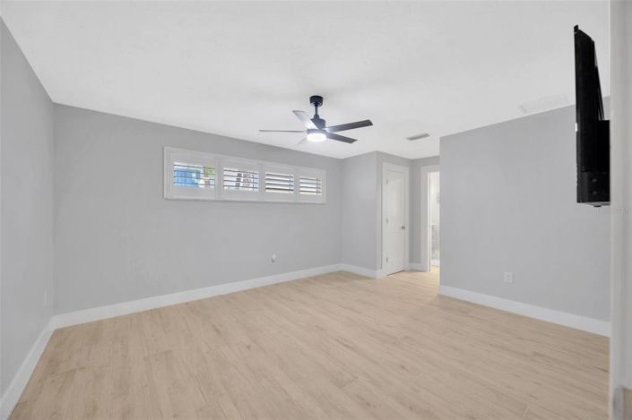 Image No.53-3 Bed Property for sale