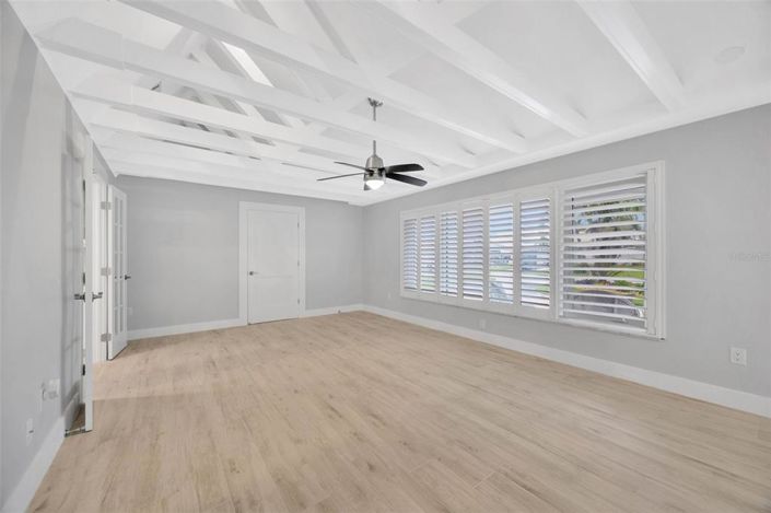 Image No.60-3 Bed Property for sale