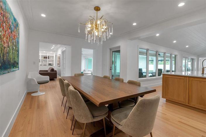 Image No.11-5 Bed Property for sale