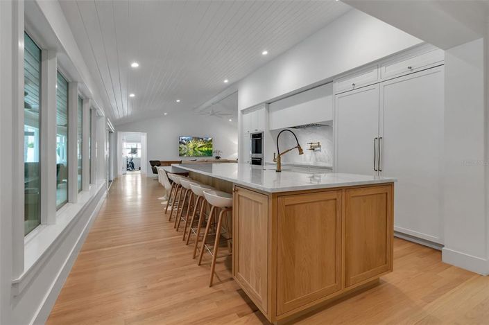 Image No.12-5 Bed Property for sale