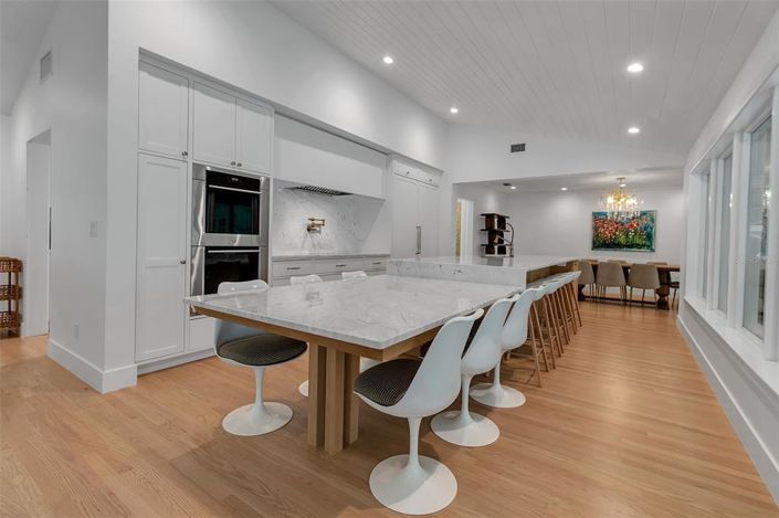 Image No.14-5 Bed Property for sale