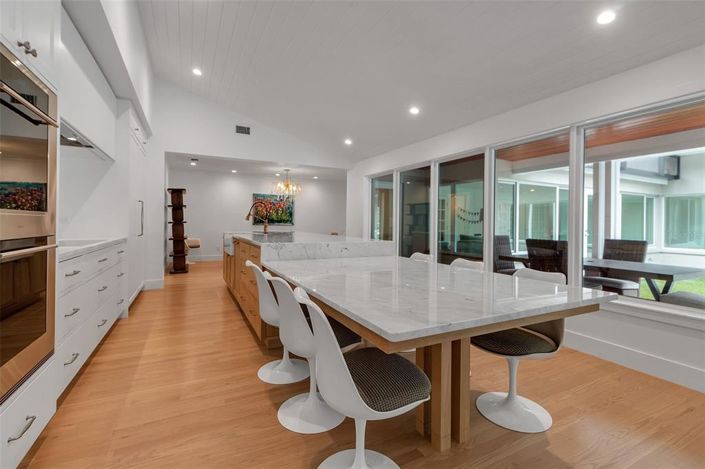 Image No.15-5 Bed Property for sale