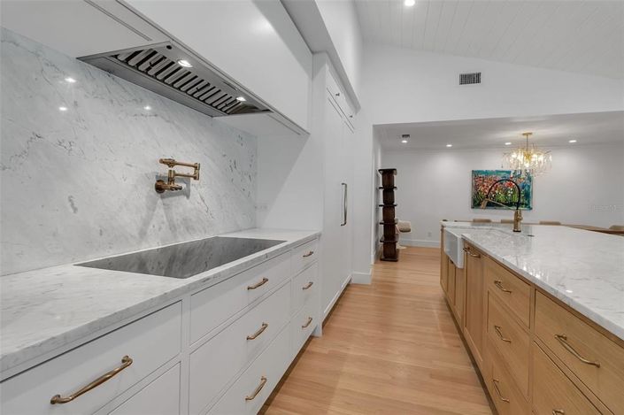 Image No.16-5 Bed Property for sale