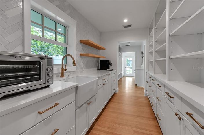 Image No.22-5 Bed Property for sale