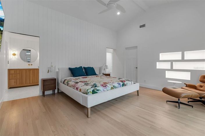 Image No.32-5 Bed Property for sale