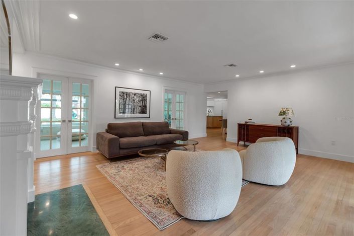 Image No.4-5 Bed Property for sale