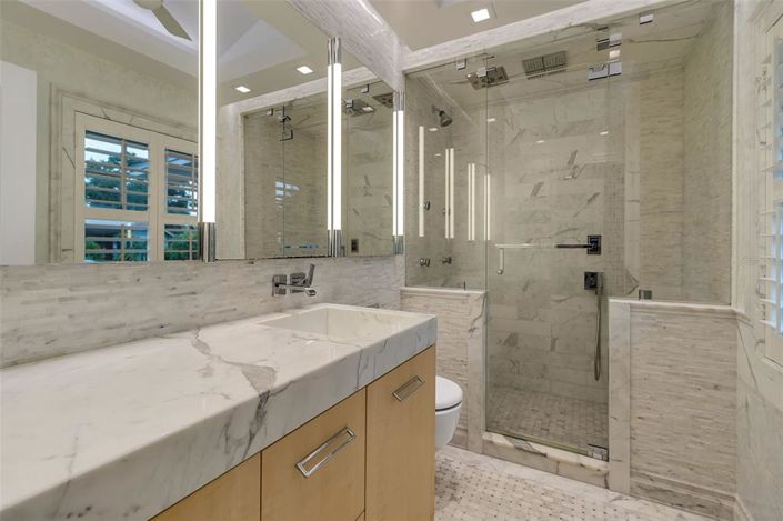 Image No.44-5 Bed Property for sale