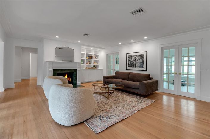 Image No.5-5 Bed Property for sale