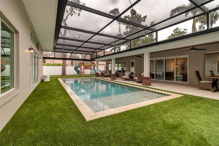 Image No.56-5 Bed Property for sale