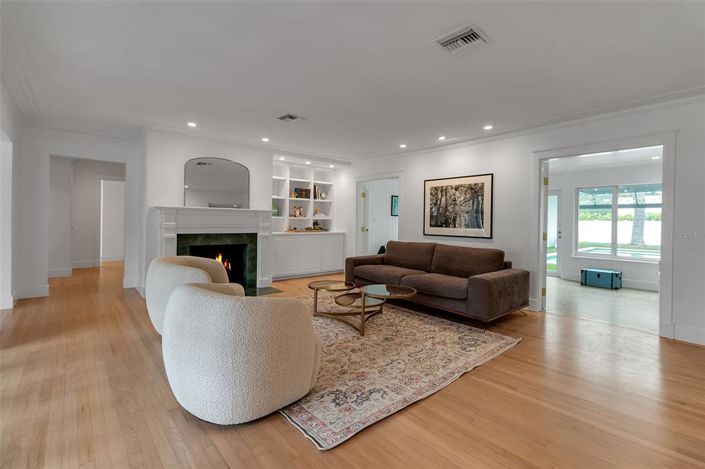 Image No.6-5 Bed Property for sale