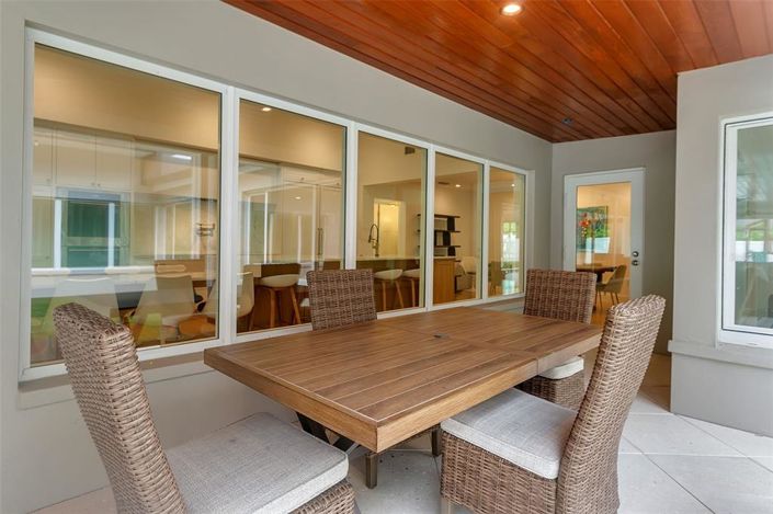 Image No.66-5 Bed Property for sale