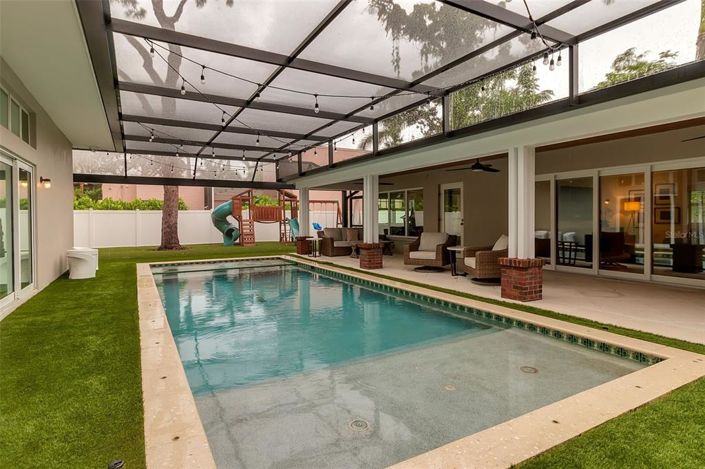 Image No.68-5 Bed Property for sale