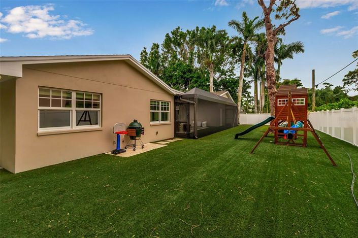 Image No.69-5 Bed Property for sale