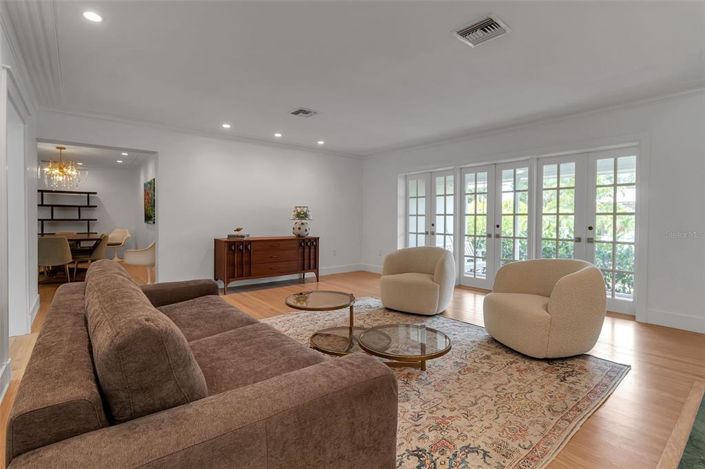 Image No.7-5 Bed Property for sale