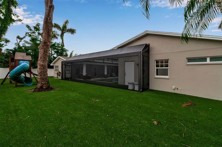 Image No.70-5 Bed Property for sale