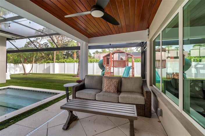 Image No.77-5 Bed Property for sale