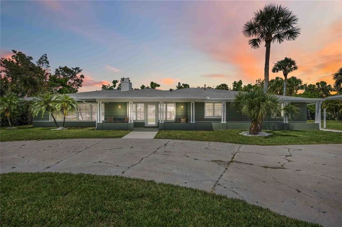 Image No.1-4 Bed Property for sale
