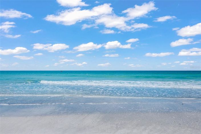 Image No.17-3 Bed Property for sale