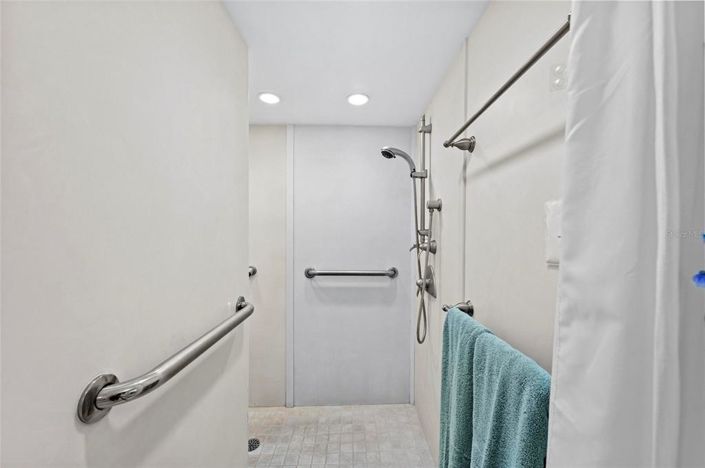 Image No.27-2 Bed Property for sale