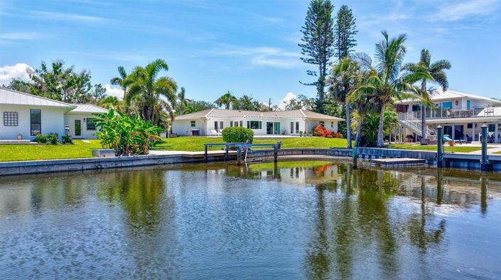 Image No.12-3 Bed Property for sale