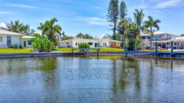 Image No.13-3 Bed Property for sale