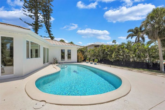 Image No.68-3 Bed Property for sale