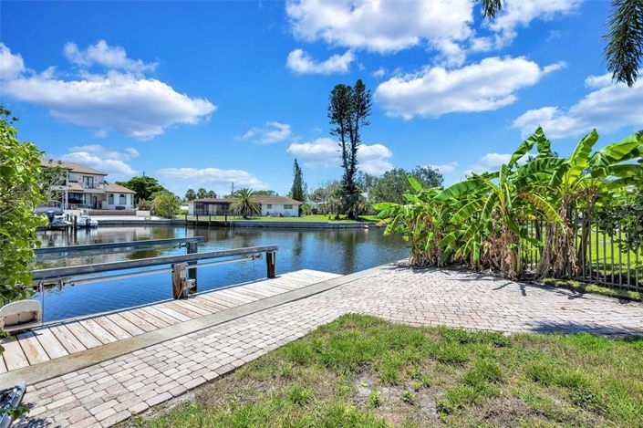 Image No.75-3 Bed Property for sale