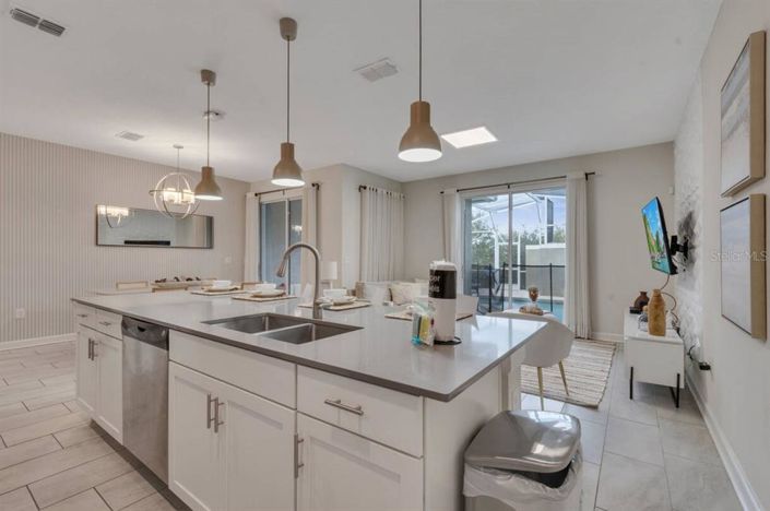 Image No.17-4 Bed Townhouse for sale