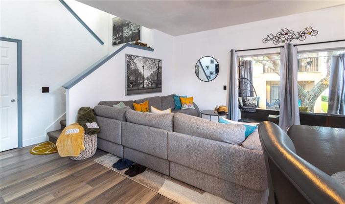 Image No.14-4 Bed Townhouse for sale