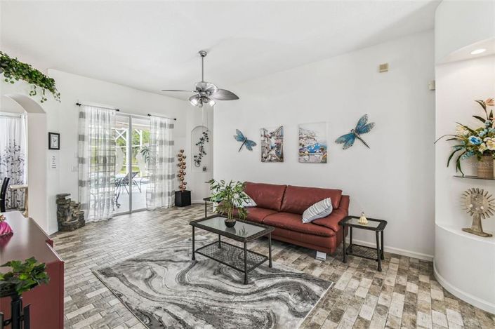 Image No.16-4 Bed Property for sale