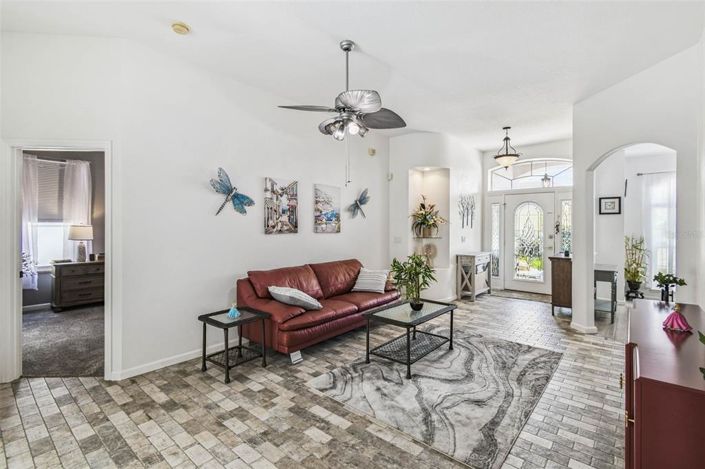 Image No.17-4 Bed Property for sale