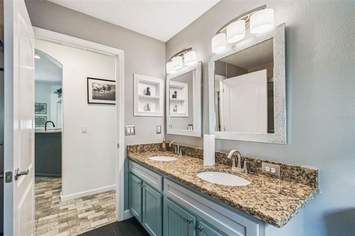 Image No.40-4 Bed Property for sale