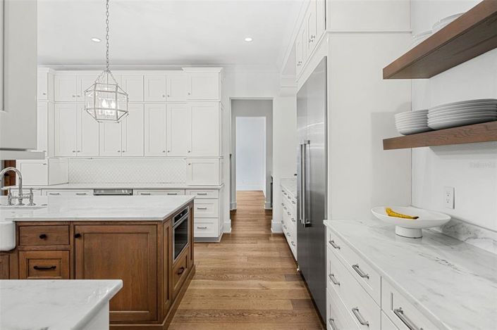 Image No.11-5 Bed Property for sale