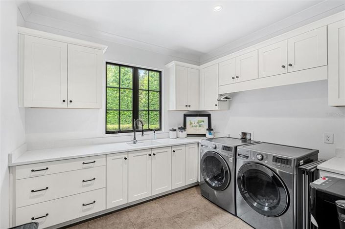 Image No.27-5 Bed Property for sale