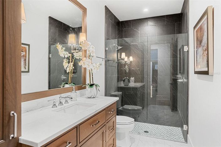 Image No.28-5 Bed Property for sale