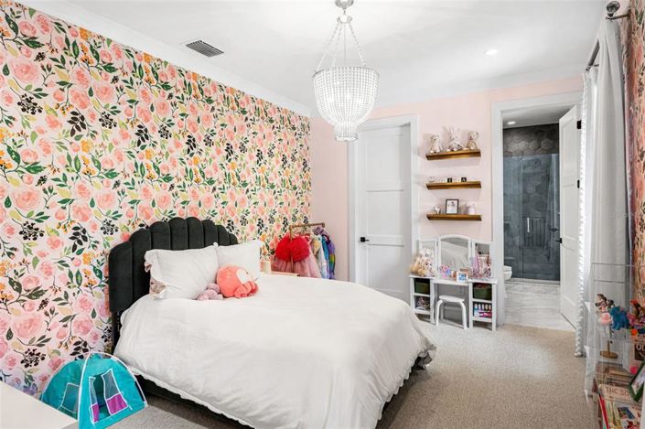 Image No.32-5 Bed Property for sale