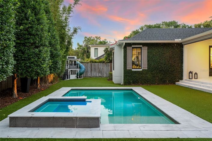 Image No.40-5 Bed Property for sale