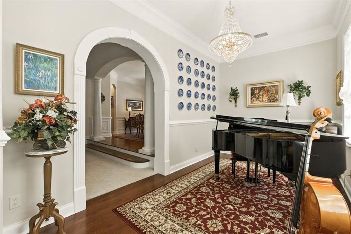 Image No.11-5 Bed Property for sale