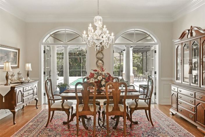 Image No.12-5 Bed Property for sale