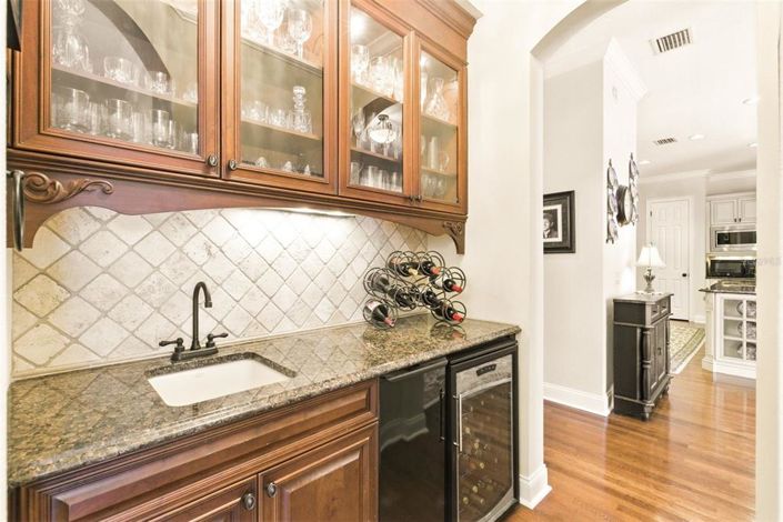 Image No.14-5 Bed Property for sale