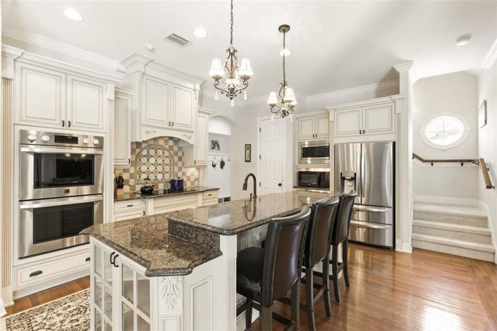 Image No.17-5 Bed Property for sale