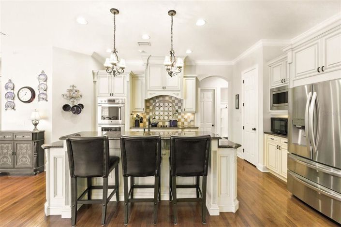 Image No.18-5 Bed Property for sale