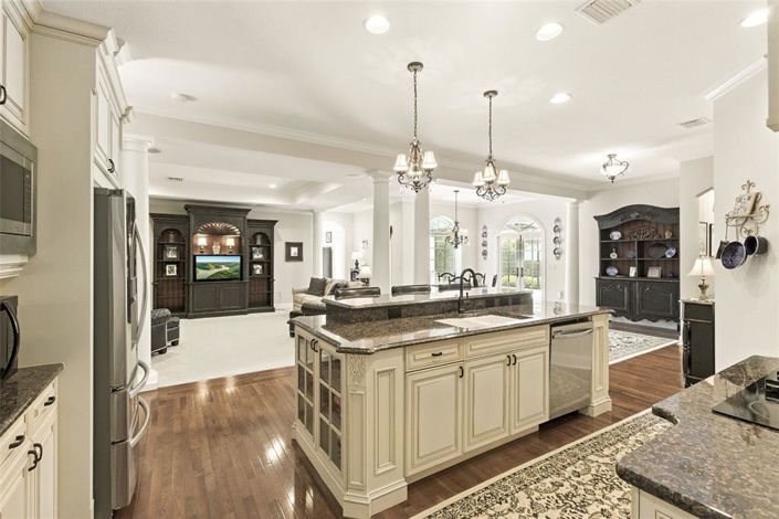 Image No.19-5 Bed Property for sale