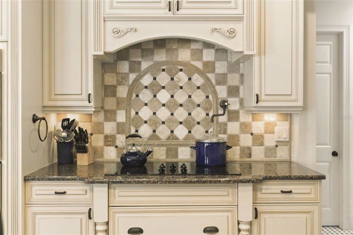 Image No.20-5 Bed Property for sale