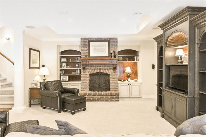 Image No.25-5 Bed Property for sale