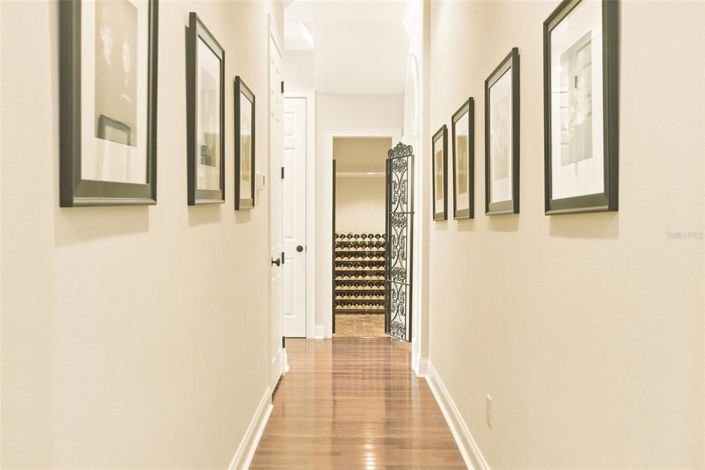 Image No.28-5 Bed Property for sale