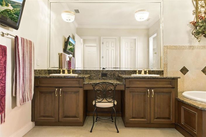 Image No.35-5 Bed Property for sale