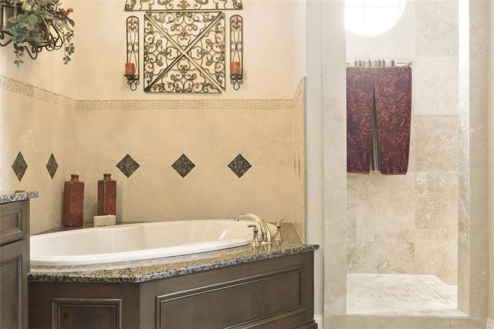 Image No.36-5 Bed Property for sale