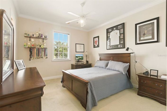 Image No.40-5 Bed Property for sale