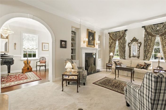 Image No.8-5 Bed Property for sale